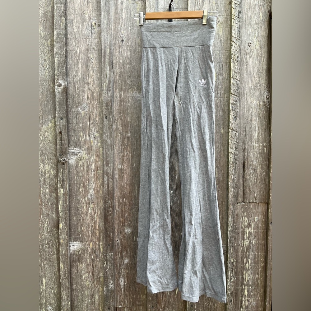 adidas Essentials Rib Flared Leggings - Picture 3 of 6